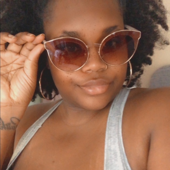 Sunglasses Set - Picture 7 of 8